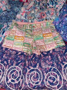 Lilly pulitzer holy grail print mixed tape shorts 🦄